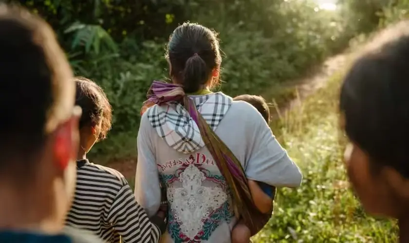 Cristãos no Laos se reúnem na floresta após serem expulsos de suas casas