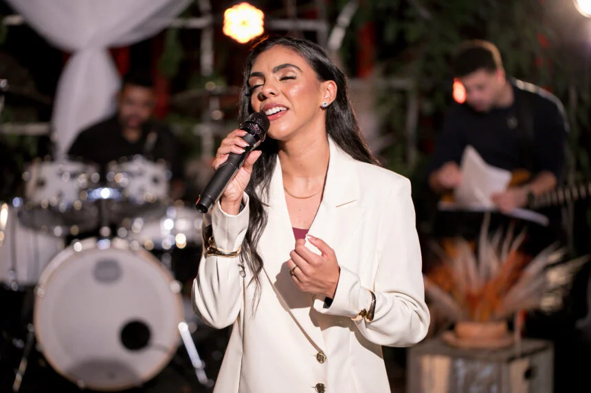 Tawany Camargo lança releitura do sucesso “Um Novo Dia” pela Louvor Eterno
