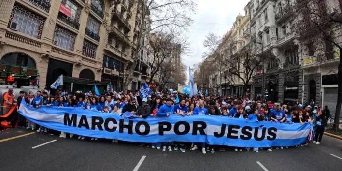 Marcha para Jesus reúne milhares de cristãos em Buenos Aires após nove anos